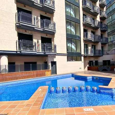 Apartmán Siena - Modern With Terrace, Parking And Swimming Pool