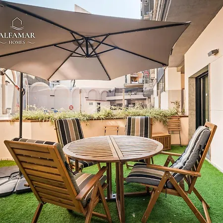 Apartmán Siena - Modern With Terrace, Parking And Swimming Pool