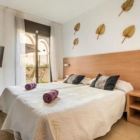 Siena - Modern With Terrace, Parking And Swimming Pool *