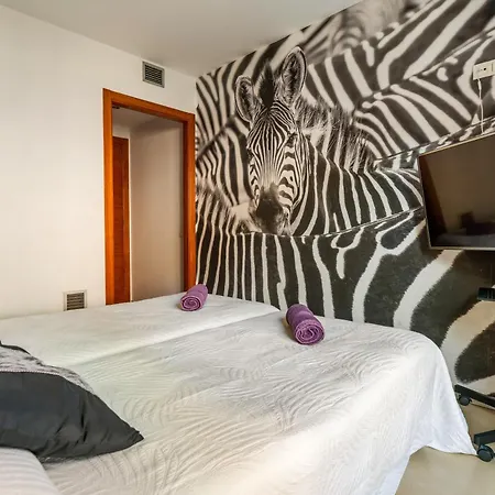 Apartmán Siena - Modern With Terrace, Parking And Swimming Pool Lloret de Mar