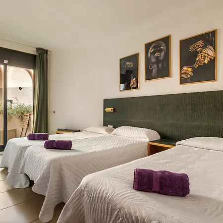 Siena - Modern With Terrace, Parking And Swimming Pool *
