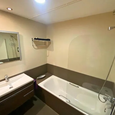 Siena - Modern With Terrace, Parking And Swimming Pool *